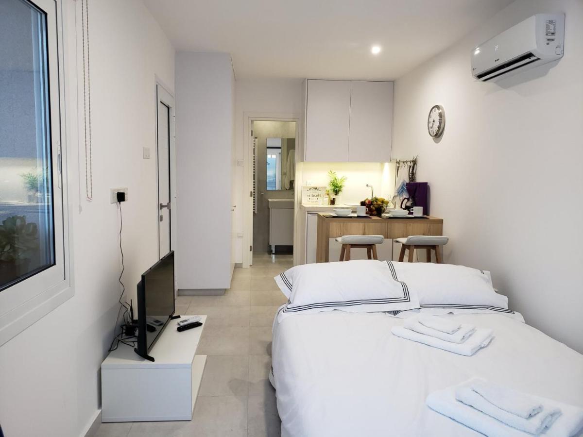 Modern & Cozy Studio W/ Backyard Near City Center Limassol Ngoại thất bức ảnh