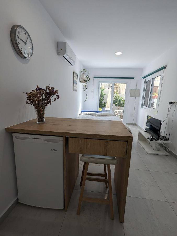 Modern & Cozy Studio W/ Backyard Near City Center Limassol Ngoại thất bức ảnh