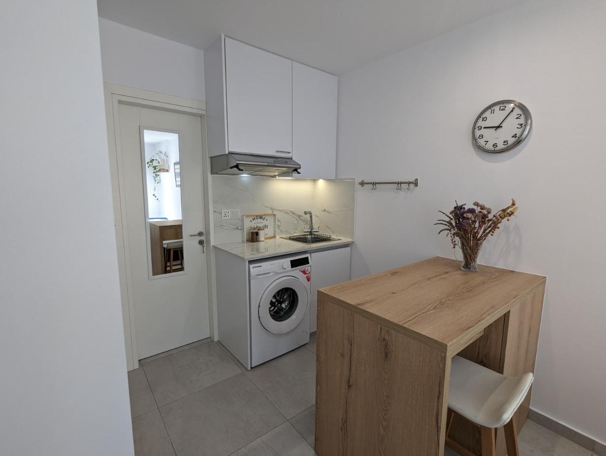 Modern & Cozy Studio W/ Backyard Near City Center Limassol Ngoại thất bức ảnh